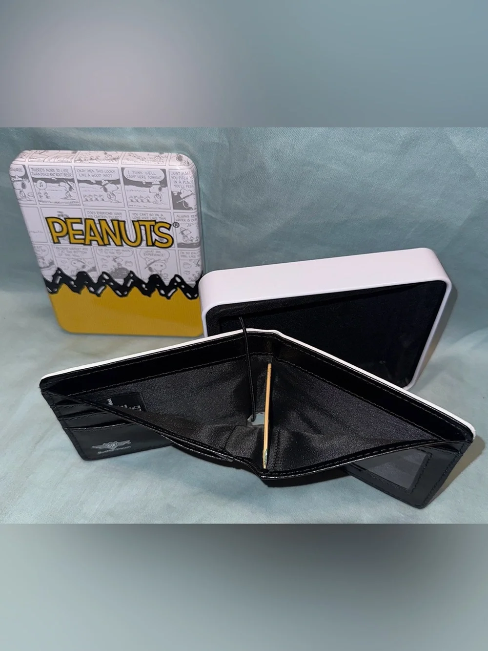 Snoopy peanuts buckle down bifold wallet in collectible tin NIP